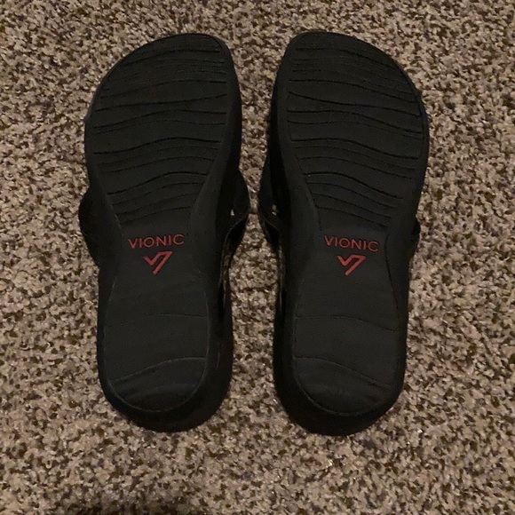 EUC Black Patent Vionic Flip Flops Size 8 - Picture 5 of 6